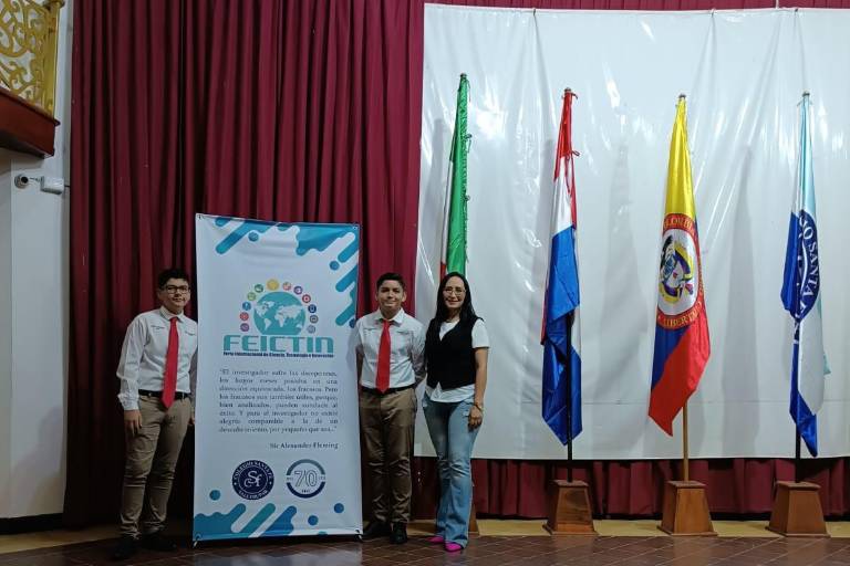 Jóvenes sinaloenses crean barra nutritiva para ayudar a pacientes con leucemia