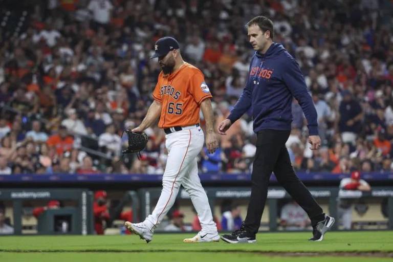 José Urquidy espera que dolor en el hombro no sea grave