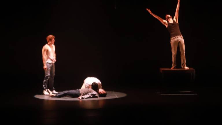 La obra fue presentada por la compañía mazatleca Iguana Roja Teatro.