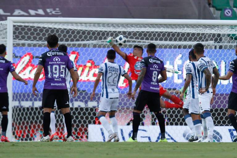 Mazatlán FC mantiene el invicto gracias a par de goles de Camilo Sanvezzo