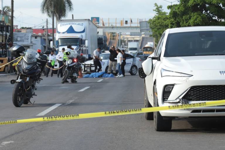 Ciclista muere arrollado por camioneta en el Libramiento Colosio de Mazatlán