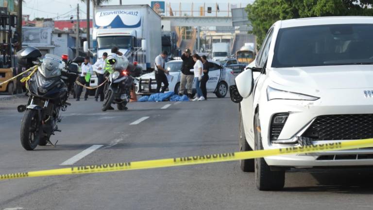 El accidente fue reportado en los carriles del Libramiento Luis Donaldo Colosio casi esquina con la calle Francisco Solís de la colonia Niños Héroes.