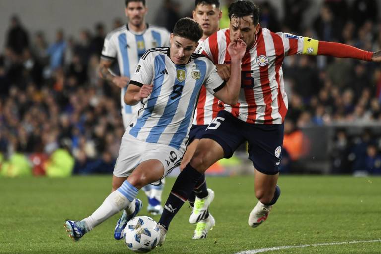Argentina sigue invicta al derrotar a Paraguay