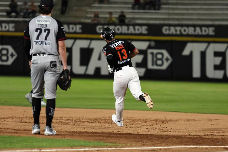 Con poder ofensivo Naranjeros asegura la serie ante Sultanes