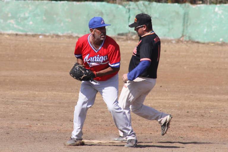 Toma ventaja The Golden Zone en los playoffs de la Liga de Taxis Verdes
