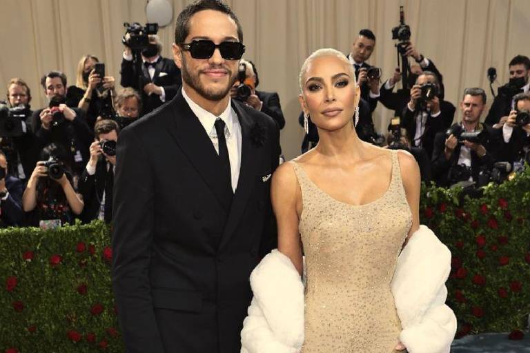 Se tatúa Pete Davidson las iniciales de los hijos de Kim Kardashian