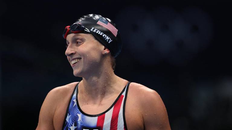 Katie Ledecky se quedó con el metal dorado en los mil 500 metros.