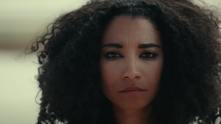 Adela James interpreta el papel de Cleopatra.
