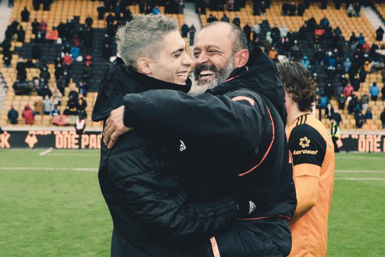 Reapareció Raúl Jiménez en calentamiento y se adueñó de las ovaciones en Molineux