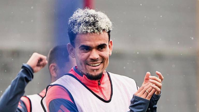 El fichaje pone fin a su etapa en el Liverpool, donde acumuló títulos y protagonismo.