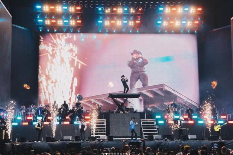 Recibe Grupo Firme la llave de la ciudad de Coachella