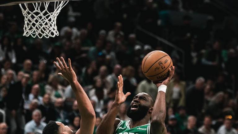 Los Celtics arrasan sin Tatum.