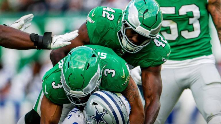 Los Eagles apalearon a los Cowboys para asegurar la corona de la NFC Este.