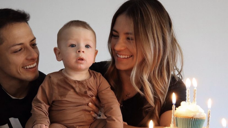 Chicharito Hernández y Sarah Kohan festejan el segundo aniversario de su primogénito Noah.