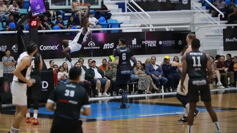Venados Basketball gana en tiempo extra.