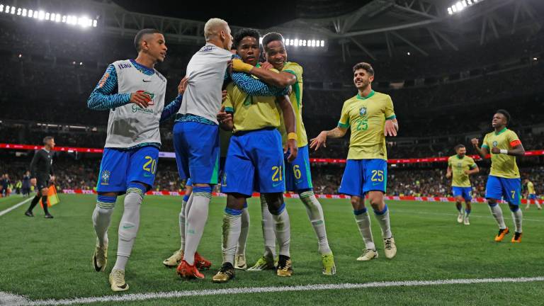 Brasil rescató el empate ante España en Madrid.