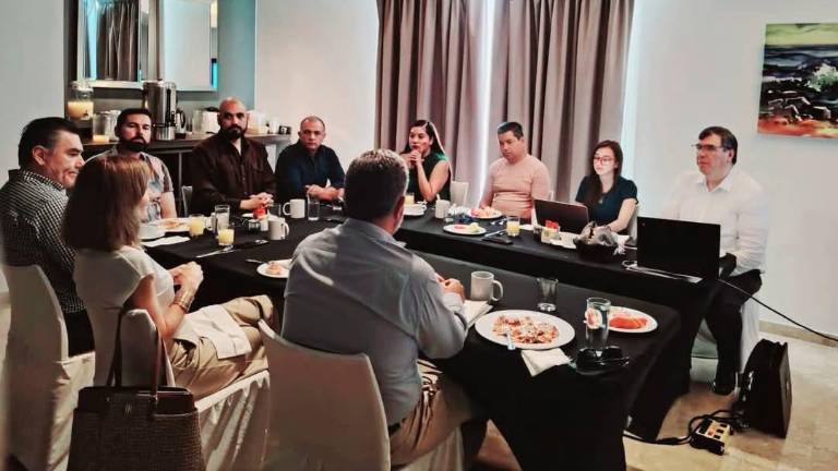 Empresarios del sur de Sinaloa revisan el potencial que podría tener el ferrocarril.