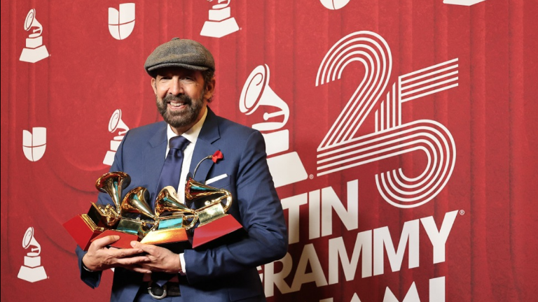Juan Luis Guerra se corona en los Latin Grammy 2024.