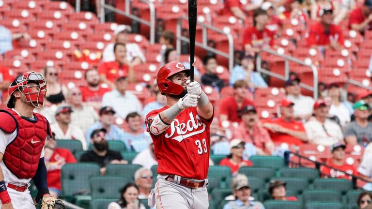 Jesse Winker dio tres cuadrangulares por los Rojos.