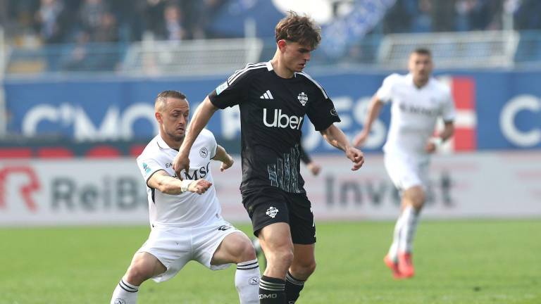 El Napoli de Antonio Conte sufrió una dolorosa derrota 2-1 ante el Como, un resultado que le costó el primer lugar de la Serie A.