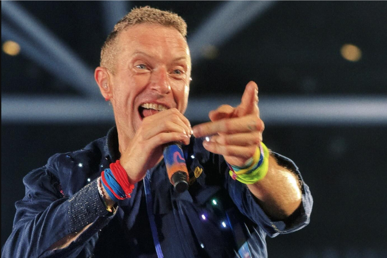 Revela Chris Martin que sufre de depresión y cómo lucha contra ella