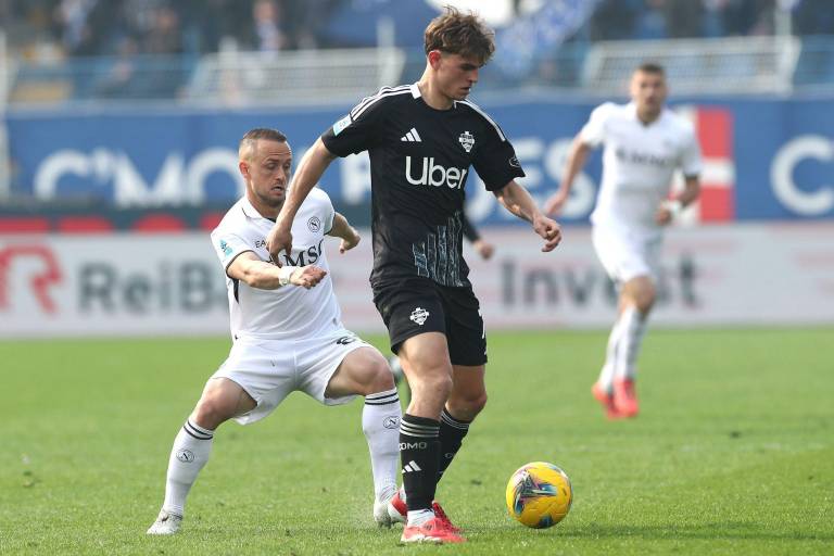 El Napoli pierde el liderato tras caer ante el Como en un partido lleno de errores defensivos