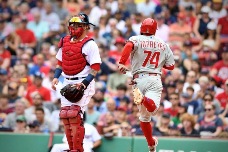 Filis se imponen en Boston detrás del bullpen
