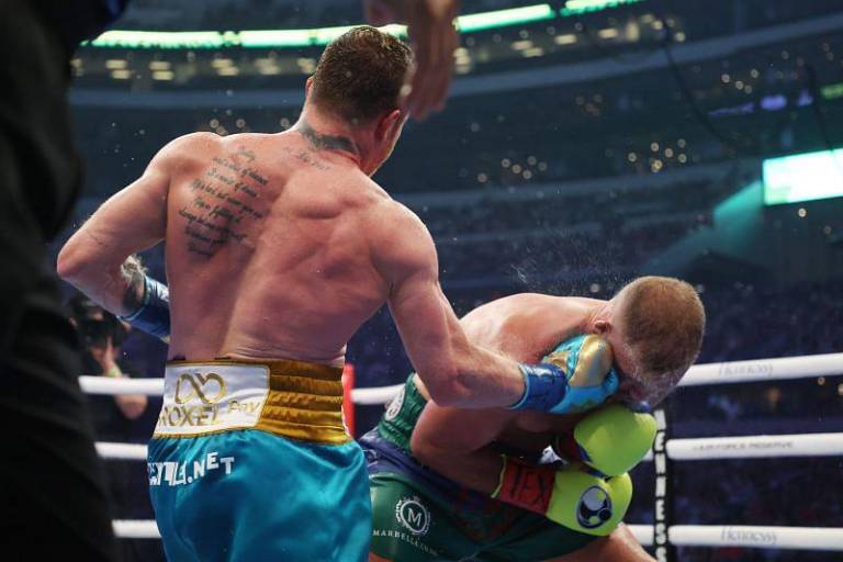 Billy Joe Saunders reapareció tras caer ante Saúl Álvarez y promete volver