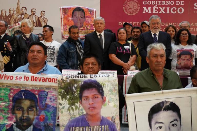 ‘Nos mintió y traicionó; la historia lo juzgará’: madres y padres de Ayotzinapa a AMLO