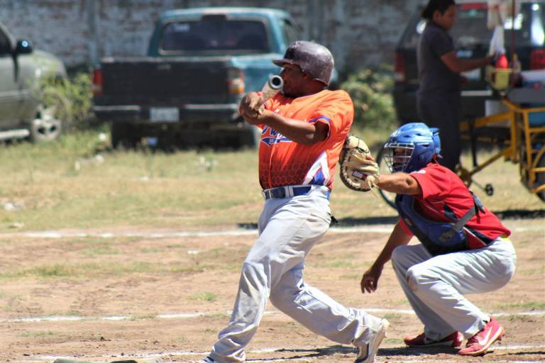 Familia Chiquete y Materiales Palomares van por el título del Beisbol Veteranos de Escuinapa