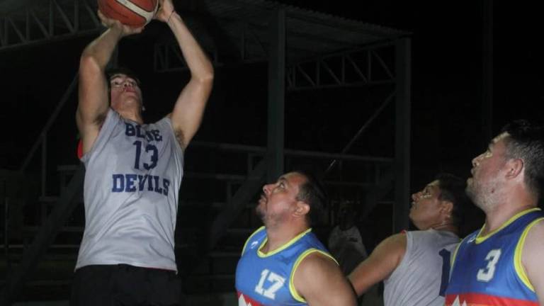 Interesantes encuentros se viven en las diferentes categorías del Torneo de Baloncesto de Casa Hogar.