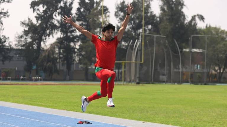 Víctor Alonso Castro Cuevas es especialista en salto.