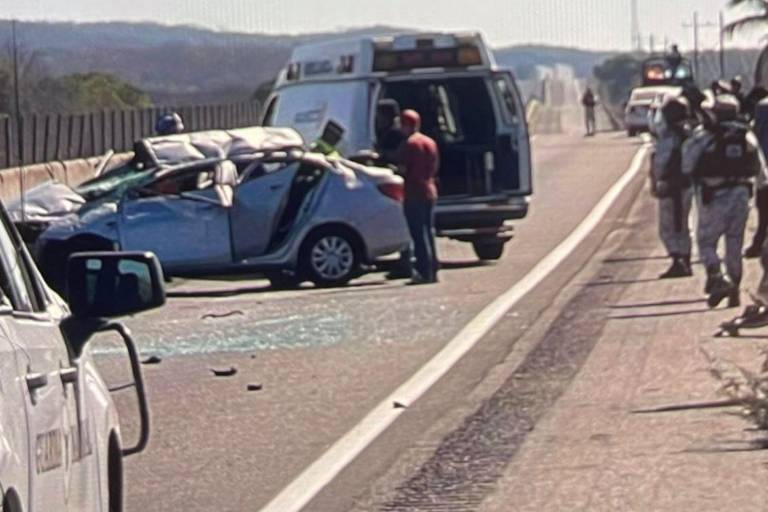 Un agente de la Guardia Nacional muerto y otro herido tras volcadura en la Mazatlán-Culiacán