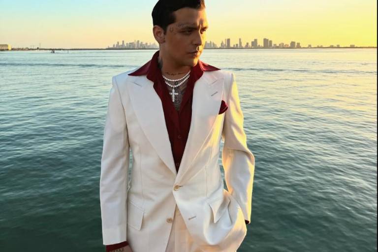 Demanda la disquera Universal a Christian Nodal y a sus padres por falsificación de firmas