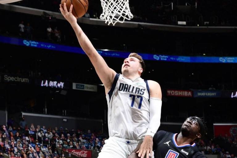 De la mano de Luka Doncic, Mavericks repite triunfo en Los Ángeles
