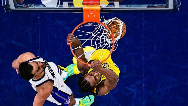 Aaron Nesmith logra par de puntos para los Pacers.