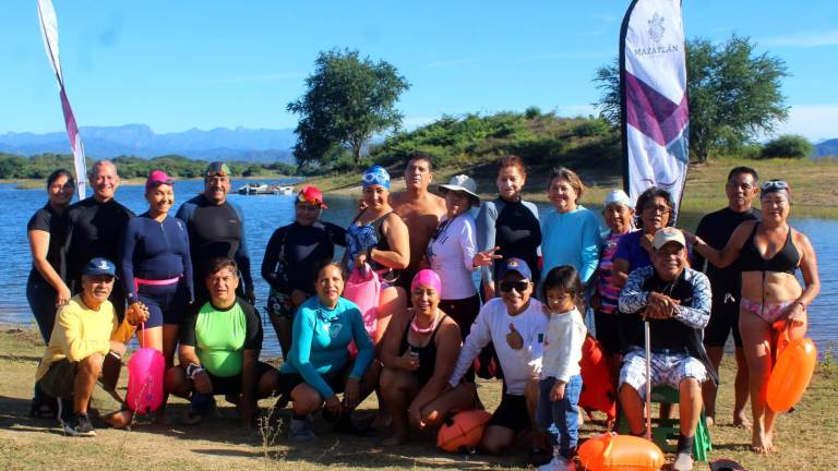 Participaron en la nueva travesía 25 escualos.
