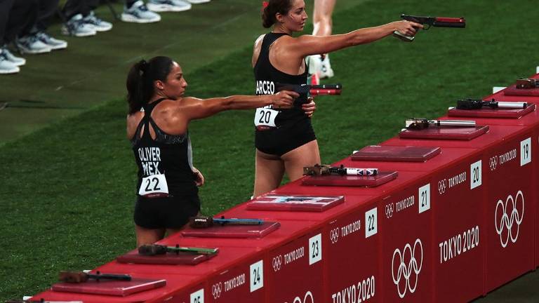 Carmen Mayan Oliver Lara y Mariana Arceo Gutiérrez en el láser-run.