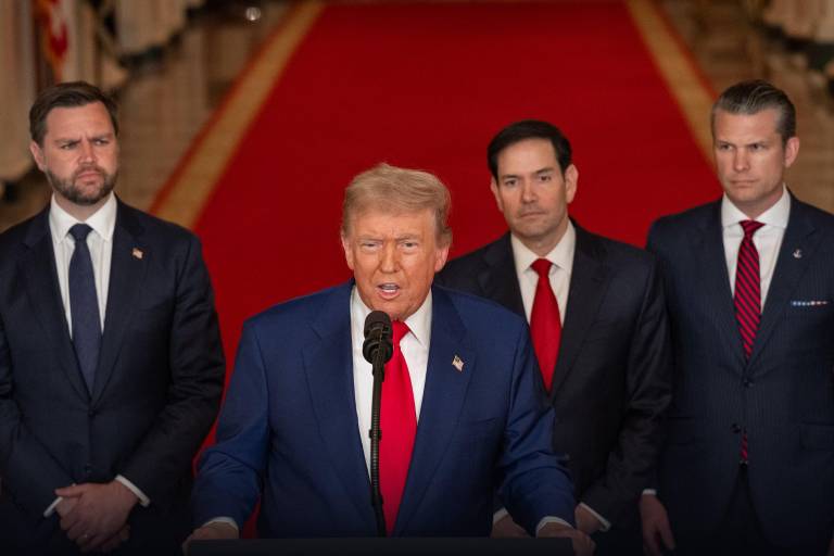 Advierte Trump más ataques contra Irán de no comprometerse a la paz