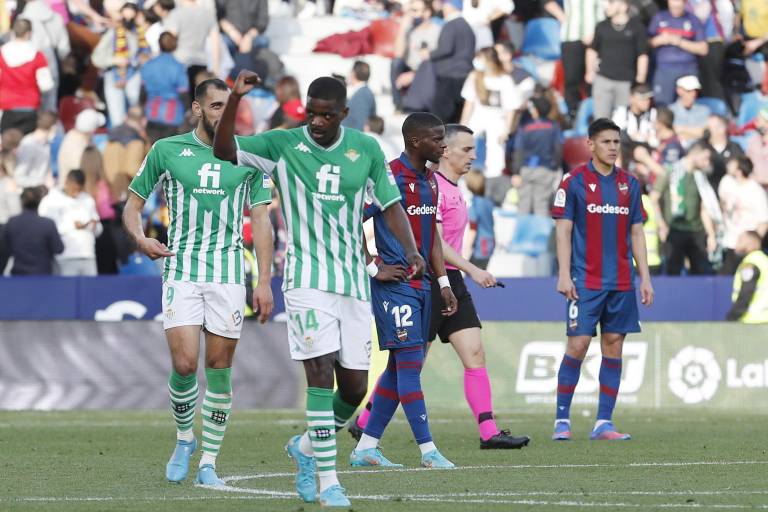 Betis golea al Levante con Guardado y Lainez en la cancha