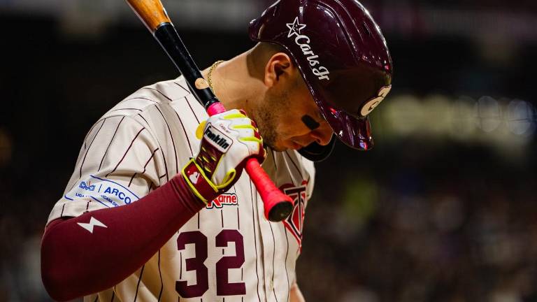 Joey Meneses pega cuadrangular.