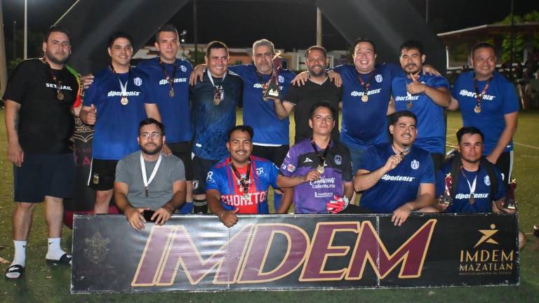 Fantásticos celebra su campeonato.
