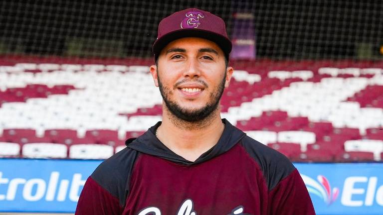 Diosbel Arias ya llegó al campamento de pretemporada de Tomateros de Culiacán.