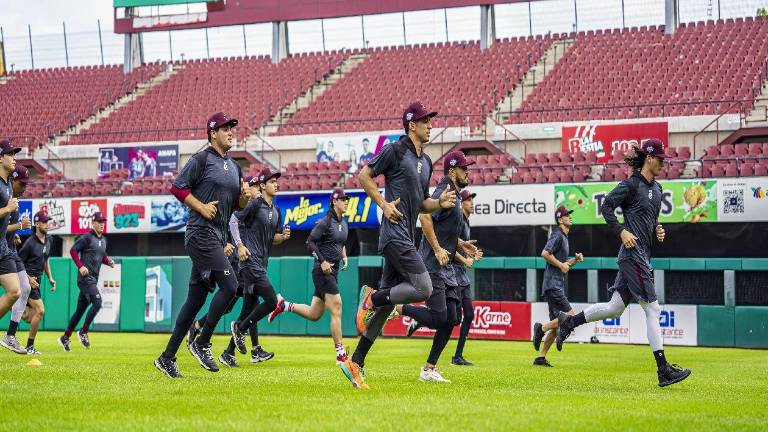Tomateros de Culiacán tuvo su primera práctica vespertina en su estadio.
