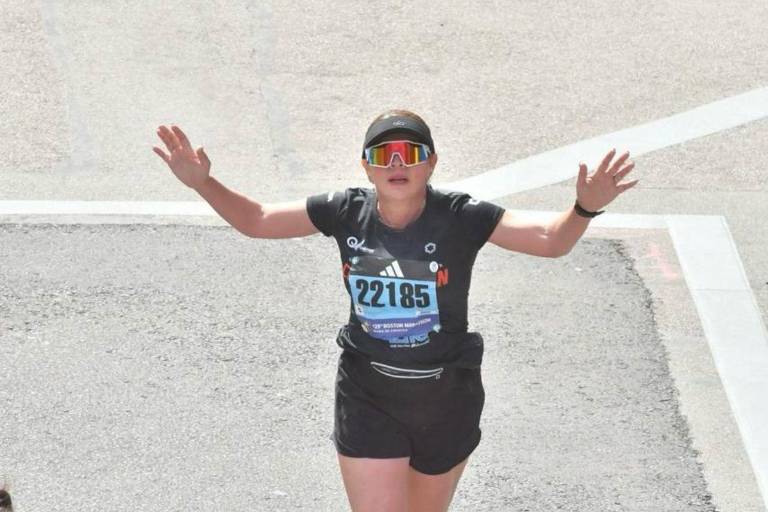 Sinaloense Minerva Moreno culmina exitosamente el Maratón de Boston 2025