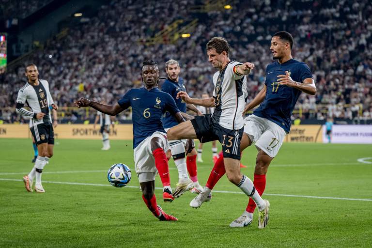Müller y Sané le devuelven la confianza a Alemania