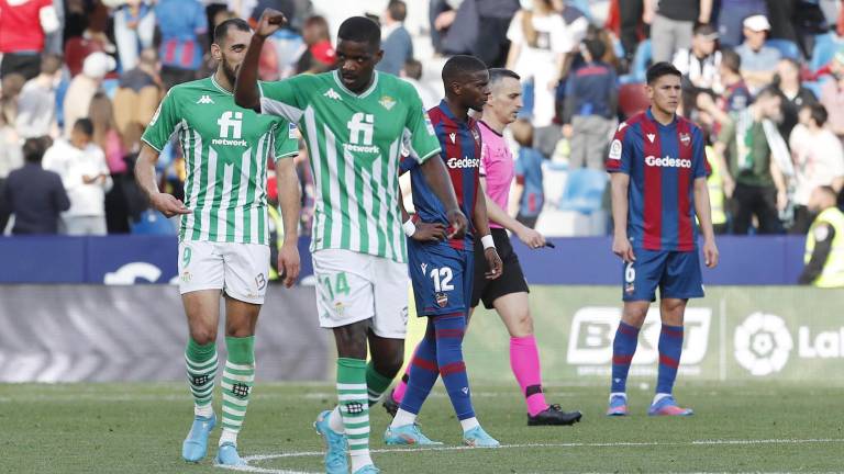 Betis se impone 4-2 al Levante.