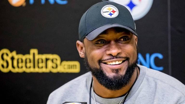 Mike Tomlin está bajo contrato con los Pittsburgh Steelers hasta la temporada del 2024.
