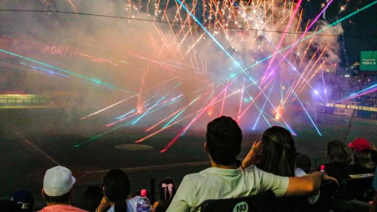 Tomateros sorprendió a su afición con un espectacular evento inaugural.