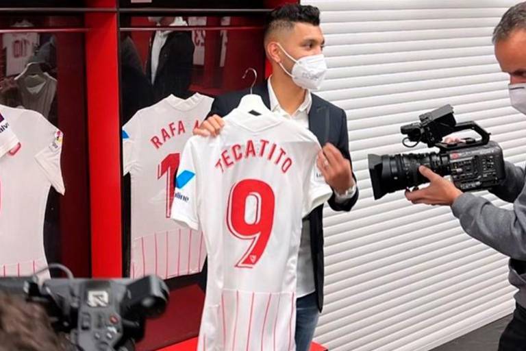 Sevilla cerró traspaso del mexicano ‘Tecatito’ Corona